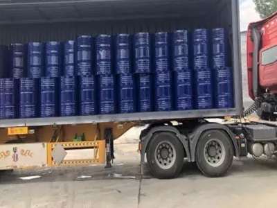 沧州胡经理订购的长效乳化油装车发货